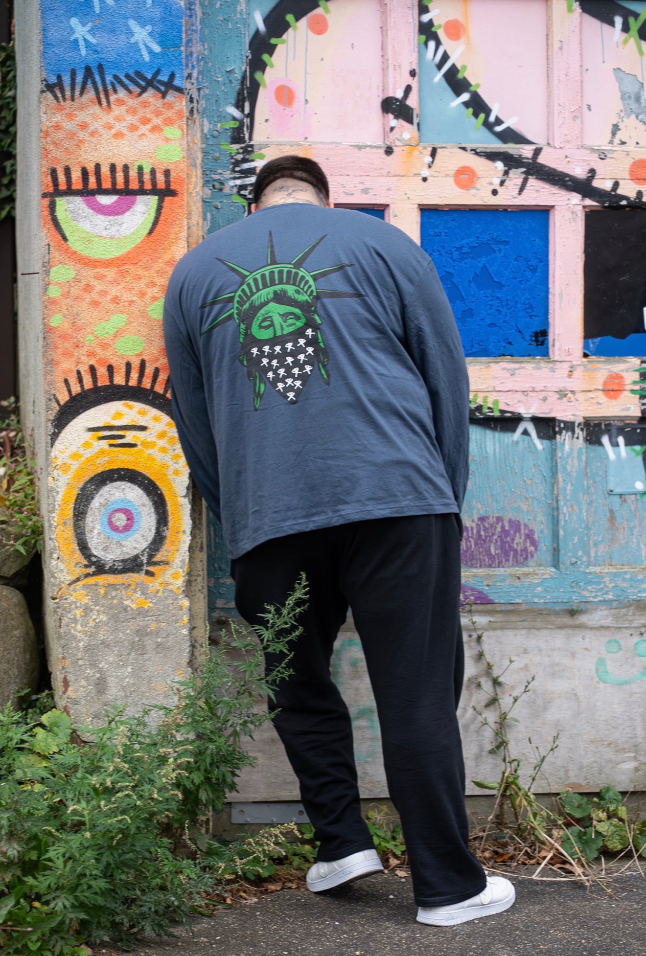 The Liberty T-Shirt (NAVY)